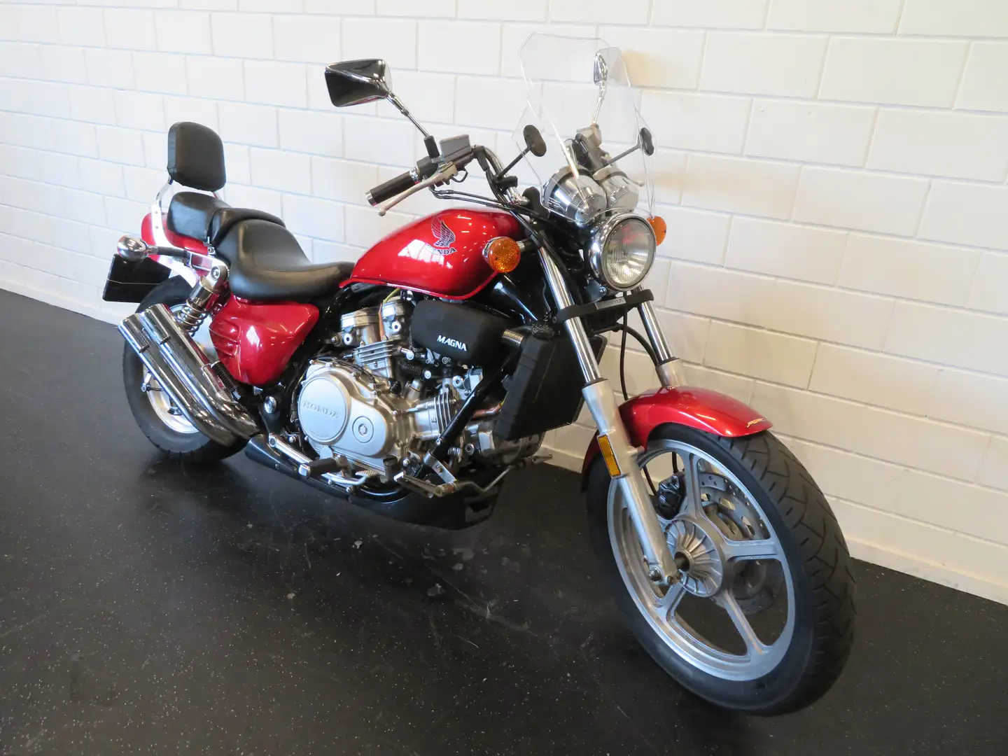 Honda VF 700 C SUPER MAGNA Rouge - 2