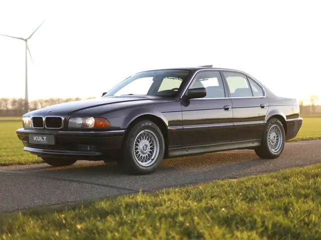 BMW 740 First paint | DE | 26.100km | Individual | 1 owner