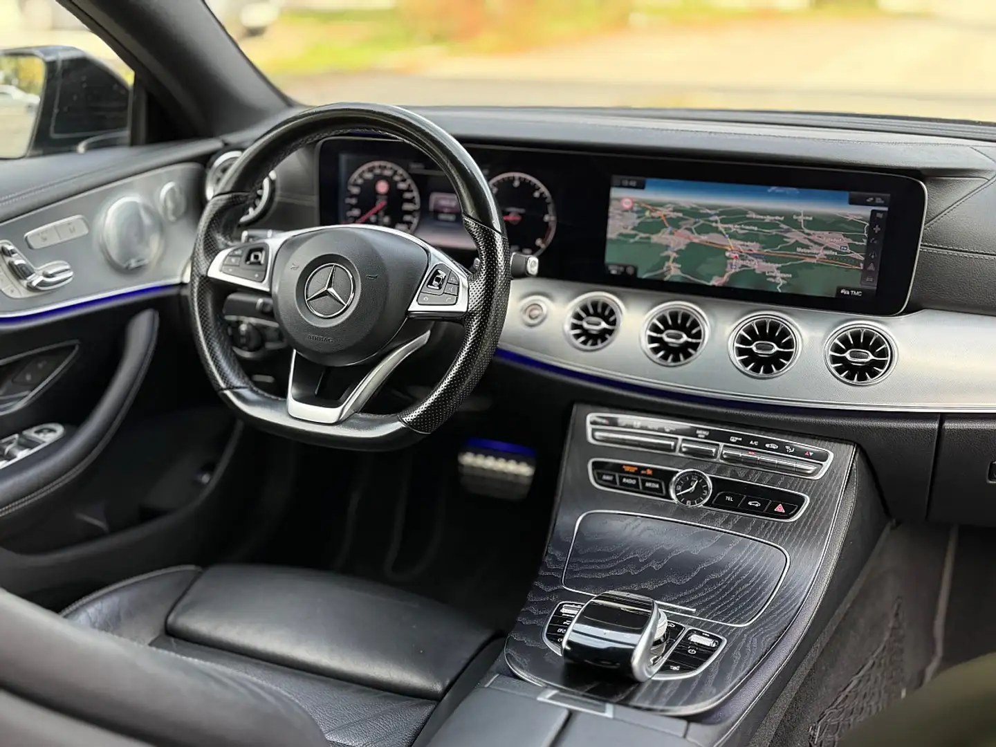 Mercedes-Benz E 220 d // AMG-Line // PANORAMA // BURMESTER Grau - 2