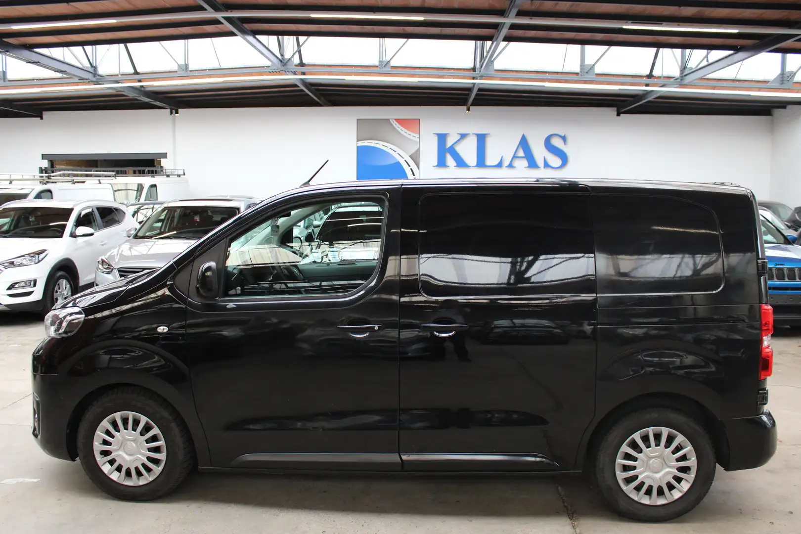 Toyota Proace 1.6 D-4D+ CAMERA // 10700 € + TVA 21% // Zwart - 2