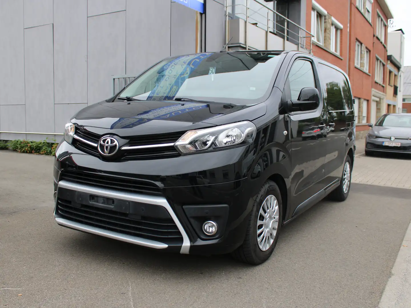 Toyota Proace 1.6 D-4D+ CAMERA // 10700 € + TVA 21% // Zwart - 1