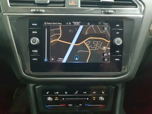 Volkswagen Tiguan view 12