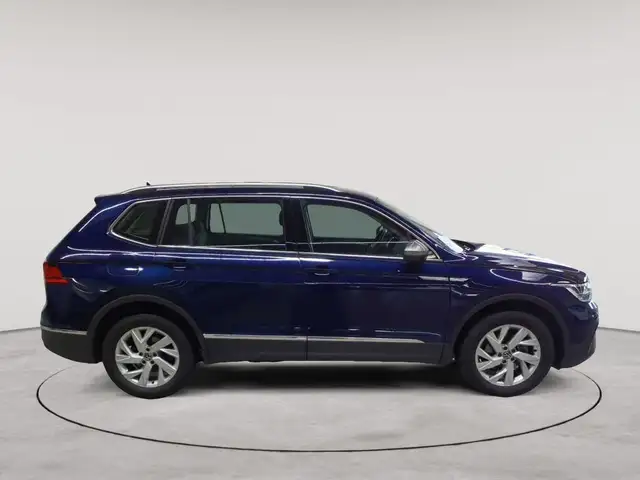 Volkswagen Tiguan view 3