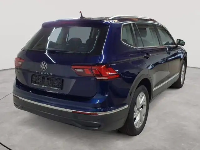 Volkswagen Tiguan view 4