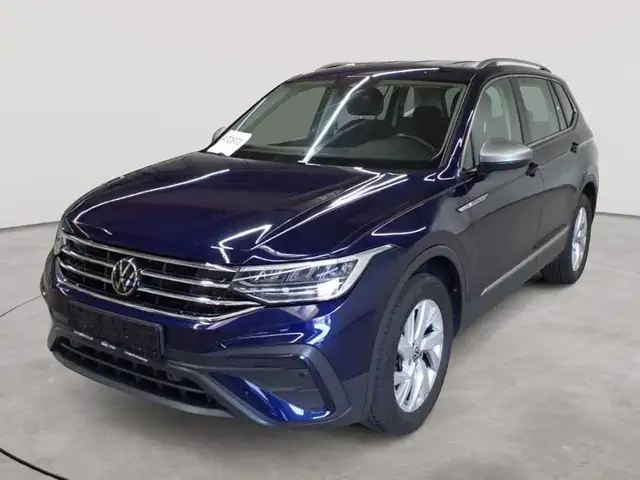 Volkswagen Tiguan view 2