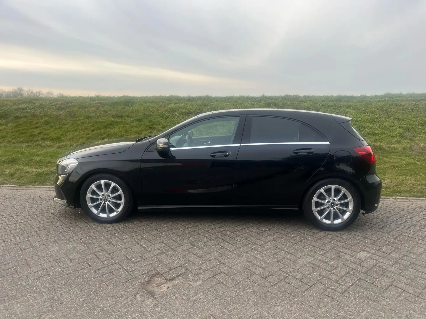 Mercedes-Benz A 180 d Lease Edition Plus Automaat Nieuw Disb Riem/Wate Schwarz - 2