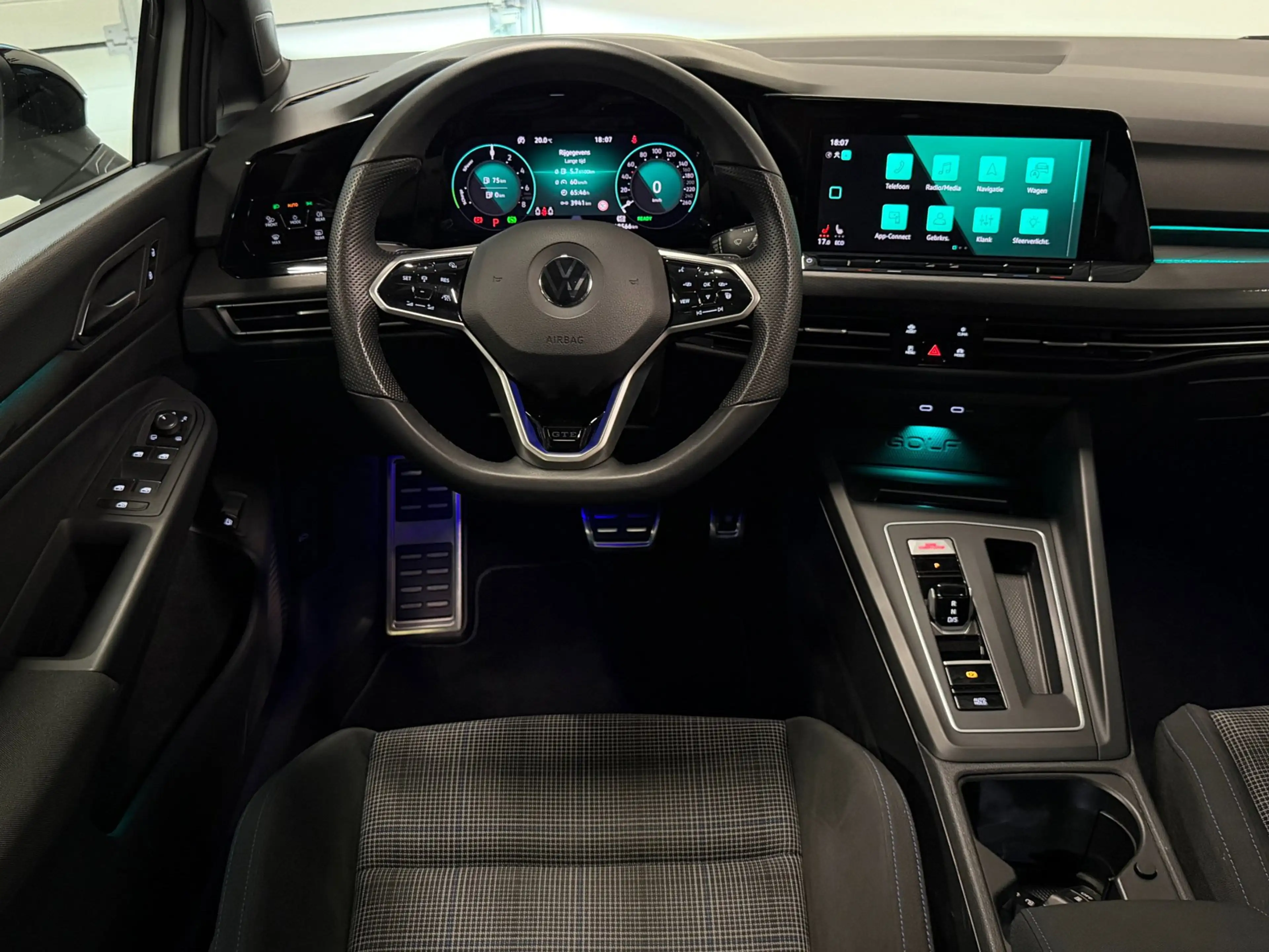 Volkswagen Golf GTE 1.4 eHybrid GTE|PANO|HUD|MATRIX|IQ LIGHTS|19 INCH — photo 14