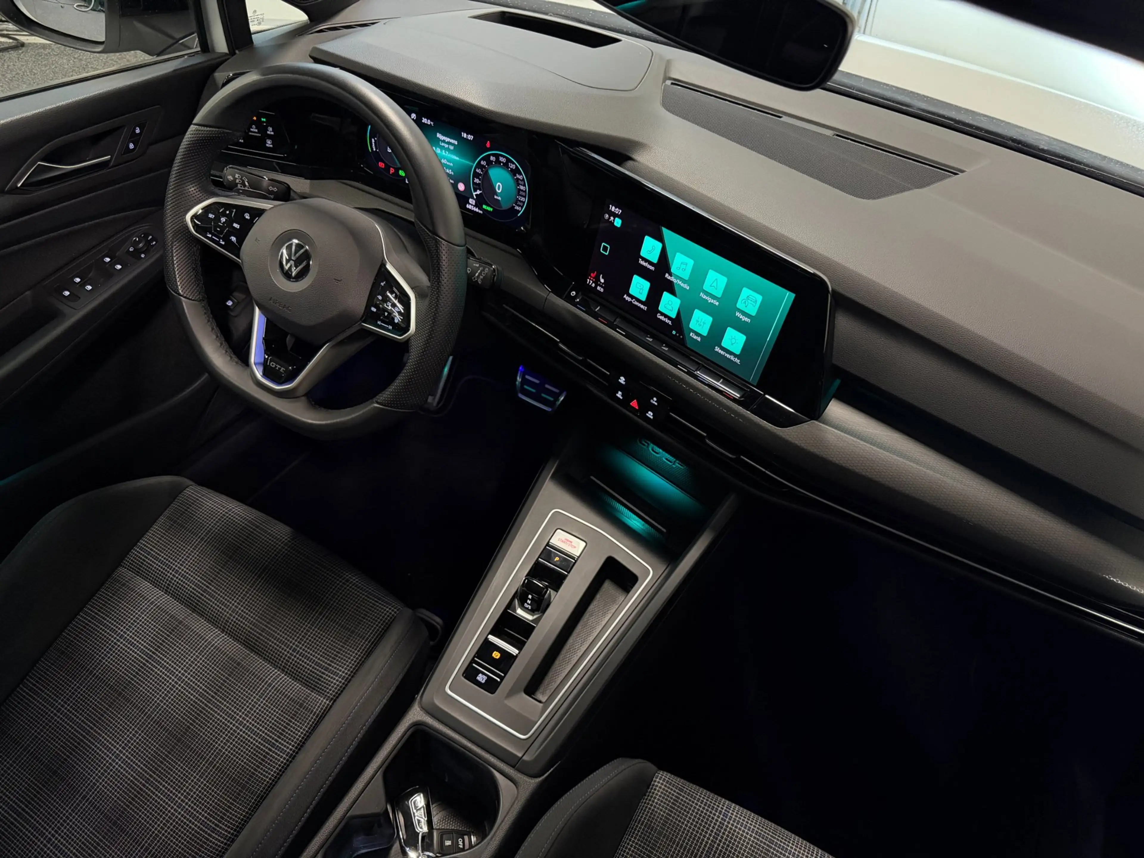 Volkswagen Golf GTE 1.4 eHybrid GTE|PANO|HUD|MATRIX|IQ LIGHTS|19 INCH — photo 11