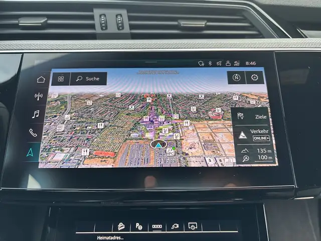 Audi Q8 view 11