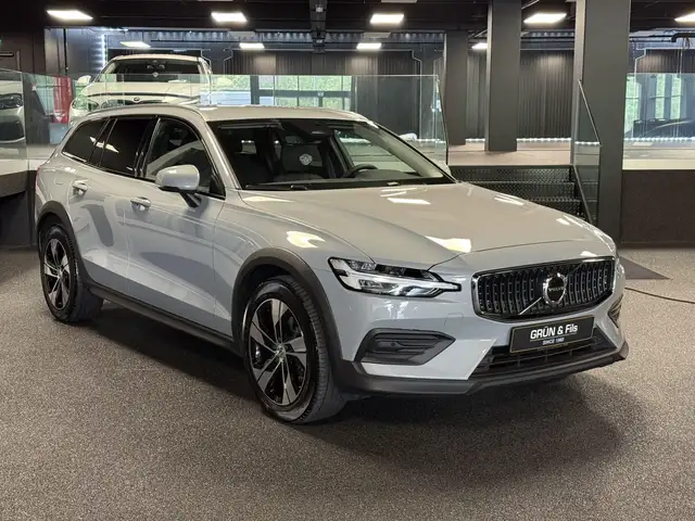 Volvo V60 Cross Country Plus Bright B4 AWD