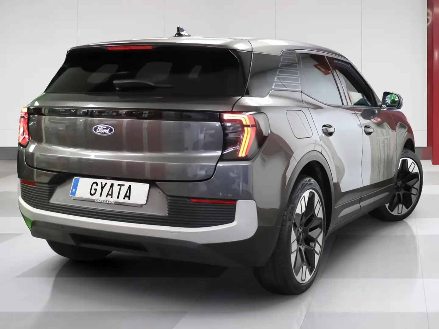 Ford Explorer AWD Rango Extendido Premium 79kWh Gris - 2