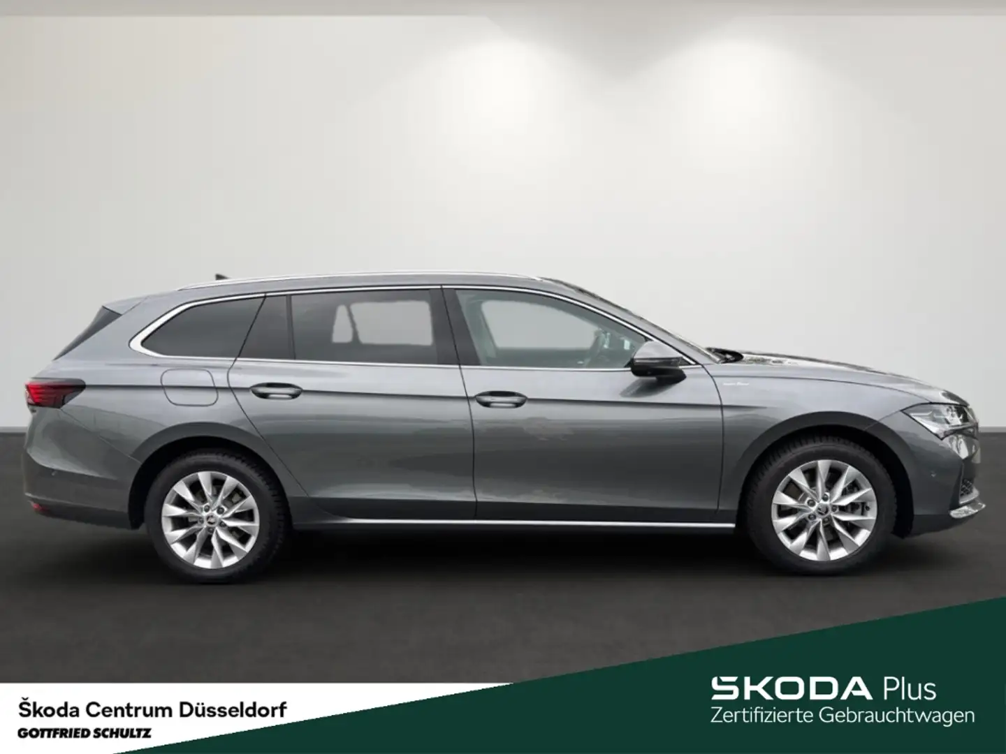 Skoda Superb COMBI 2 0 142KW 7-GANG AUTOMAT. 4X4 2.0 TDI 142kW Grijs - 2