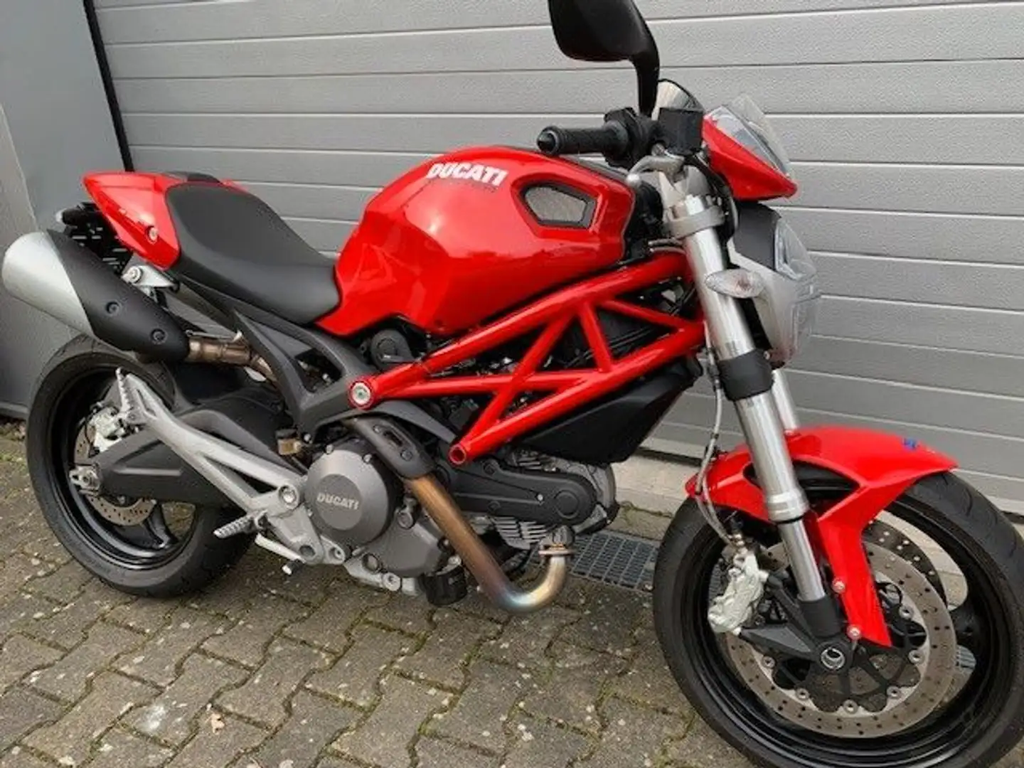 Ducati Monster 696 Rood - 2