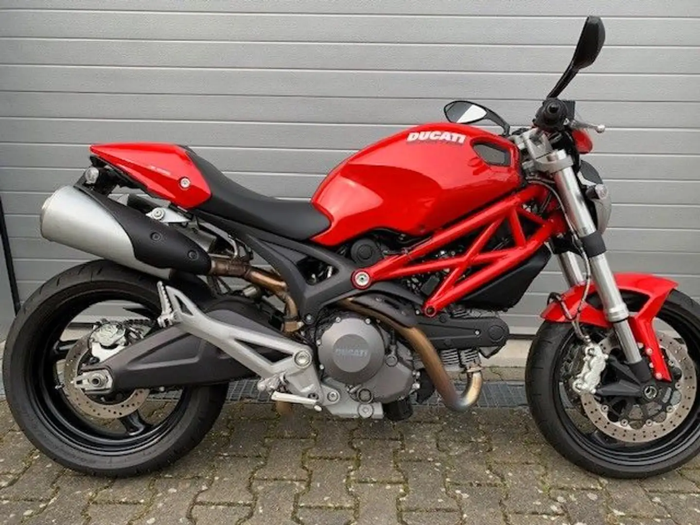 Ducati Monster 696 Червоний - 1