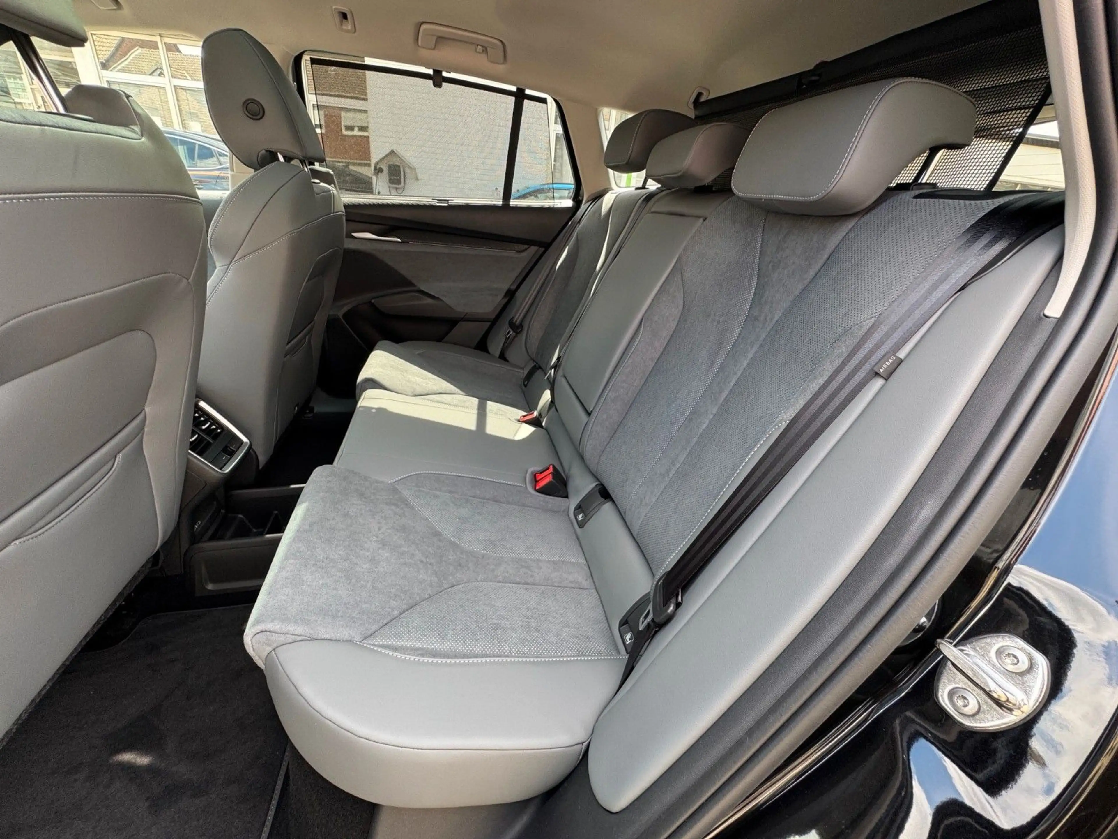 Skoda Enyaq 85 Lounge, EL Sitze, AHK, PANO — photo 17