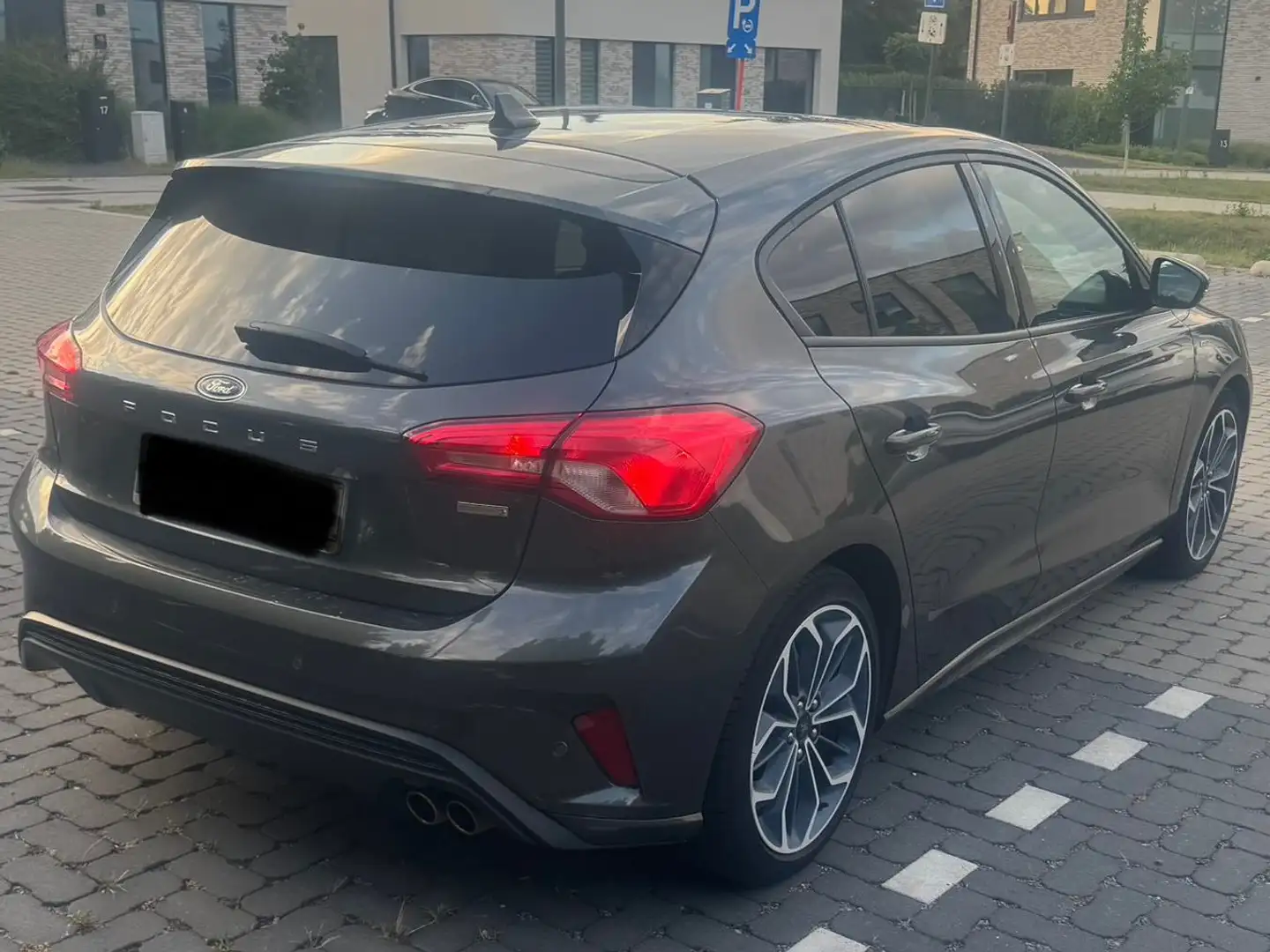 Ford Focus Focus 1.0 EcoBoost Start-Stopp-System ST-LINE Grijs - 2