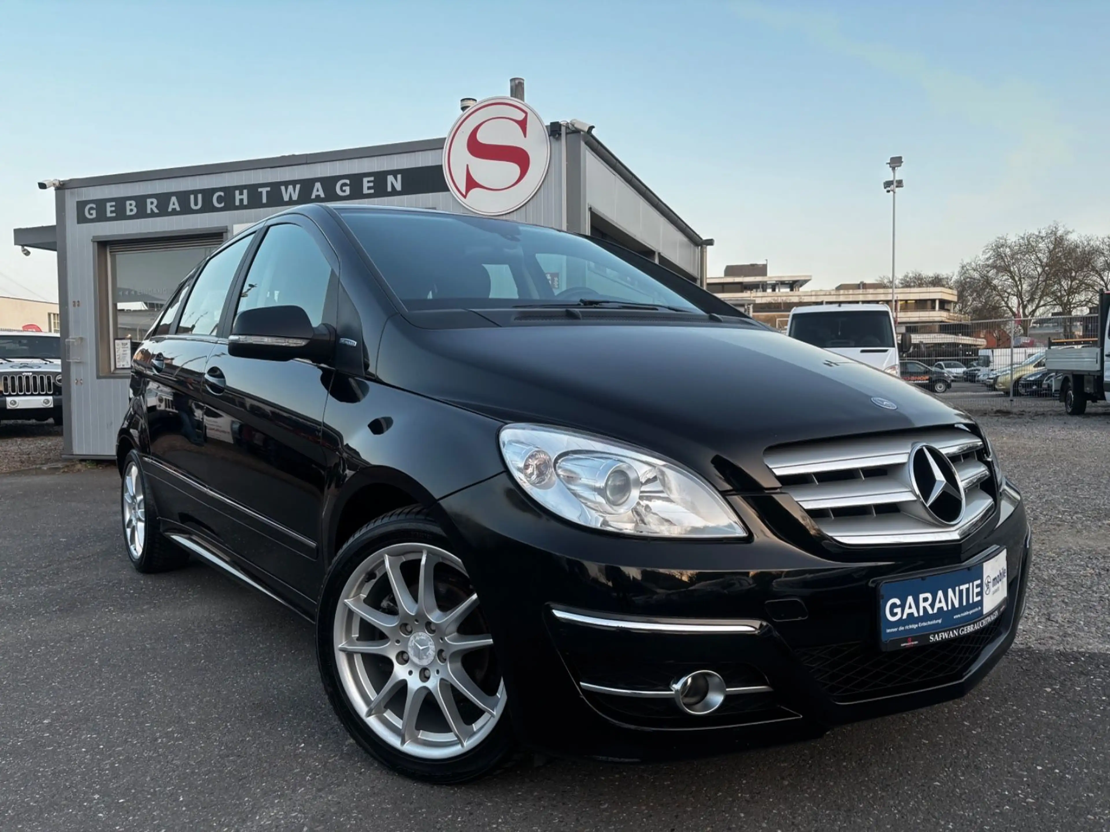 Mercedes-Benz B 160 Sport*LM*TÜVNEU*AHK*TLEDER*ALLSEASON*SITZH