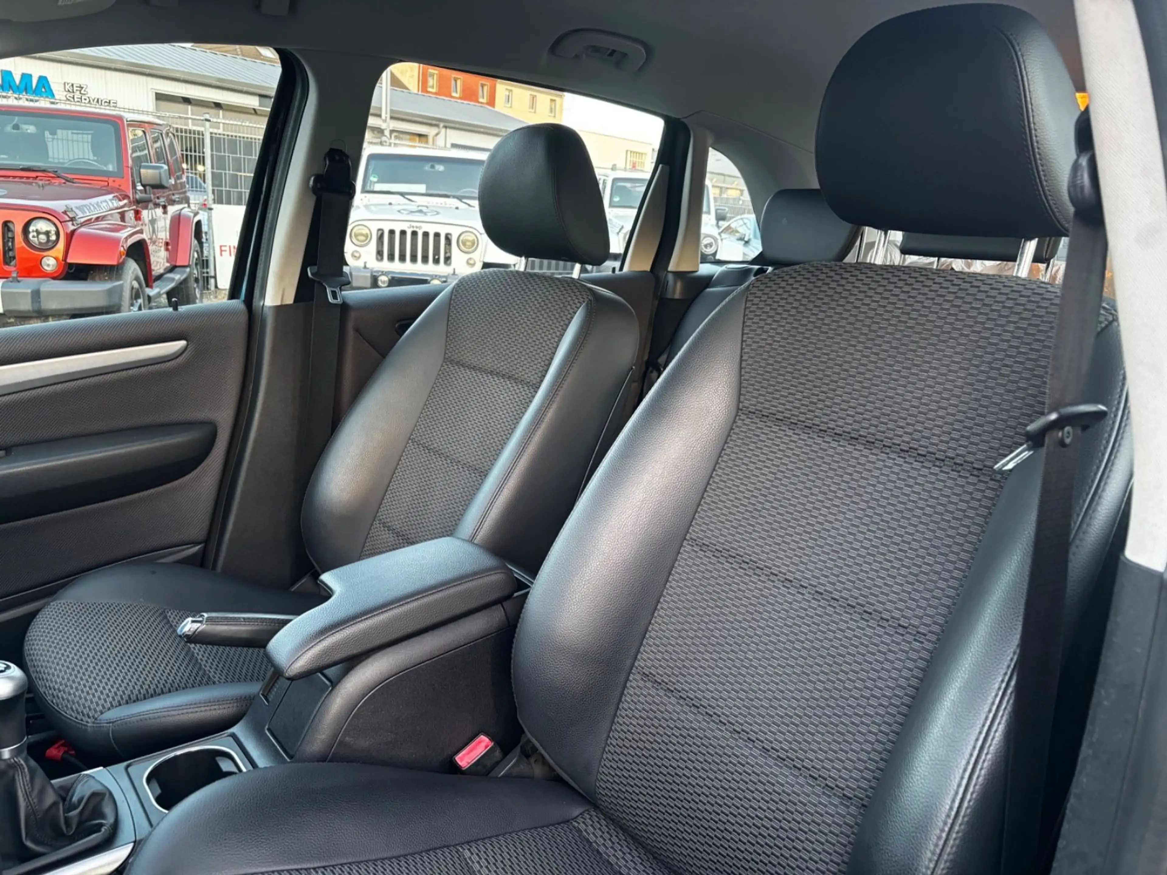 Mercedes-Benz B 160 Sport*LM*TÜVNEU*AHK*TLEDER*ALLSEASON*SITZH — photo 9