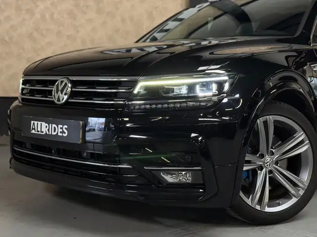 Volkswagen Tiguan view 2