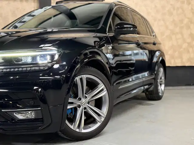 Volkswagen Tiguan view 3
