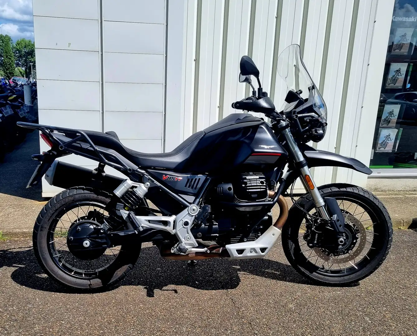 Moto Guzzi V 85 TT Noir - 1