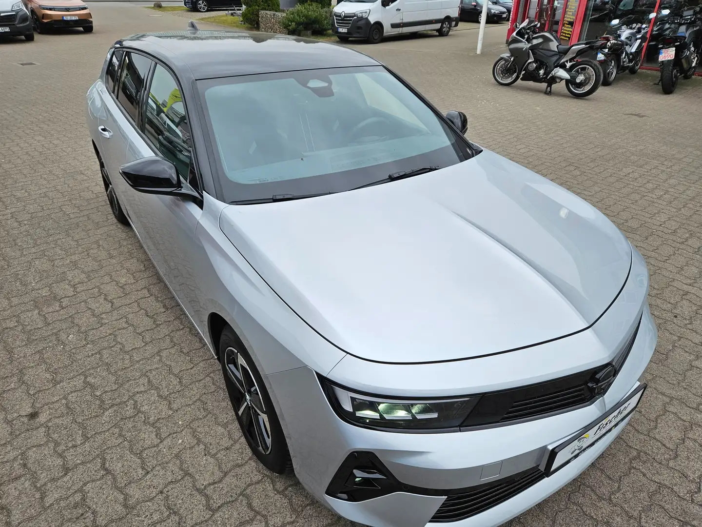 Opel Astra GS Line   NAVI/ Allwetterreifen/ Winter Paket Silber - 2