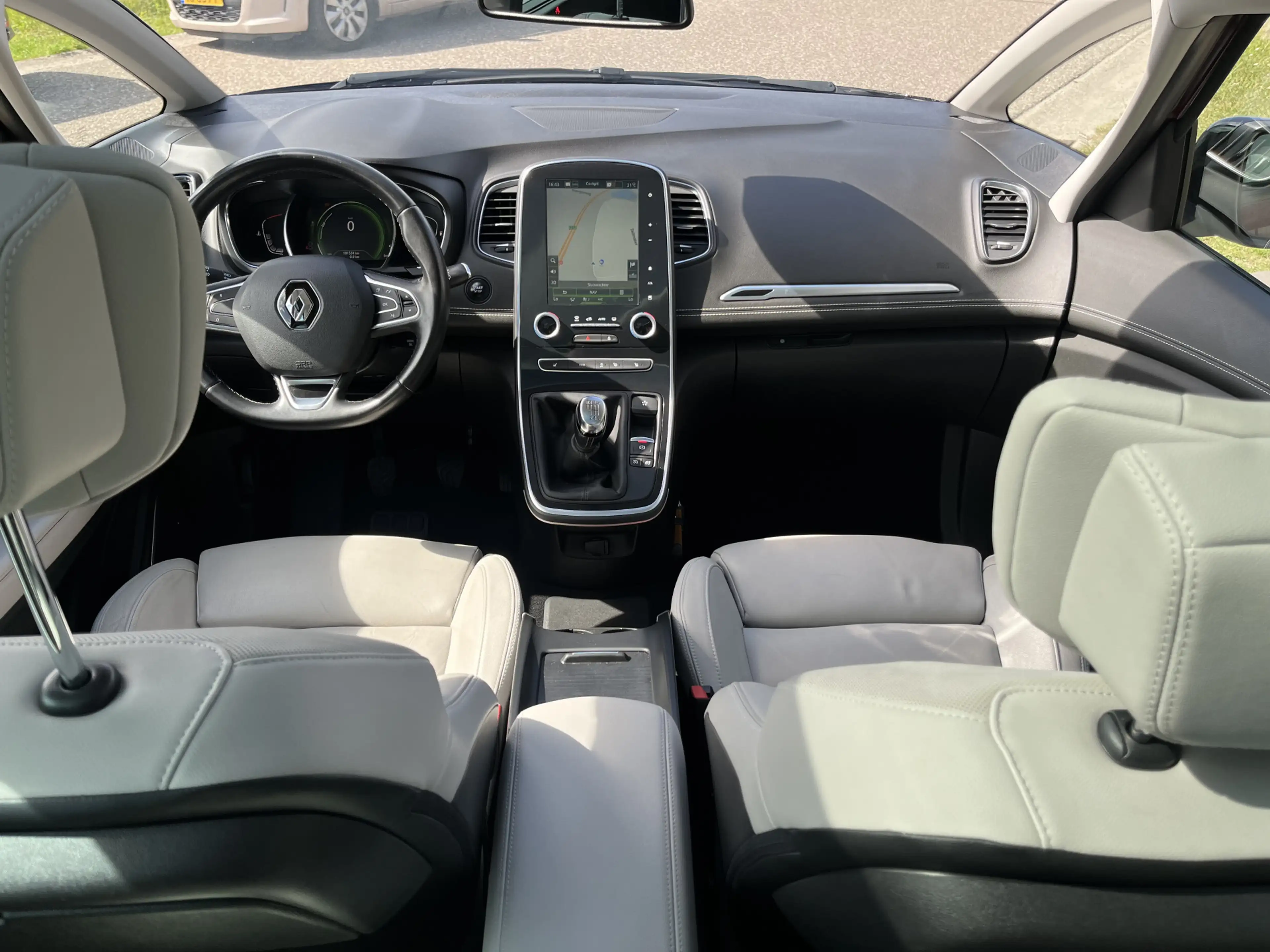 Renault Grand Scenic TCe 132 PK Bose / Dealer onderhouden / Trekhaak / — photo 3