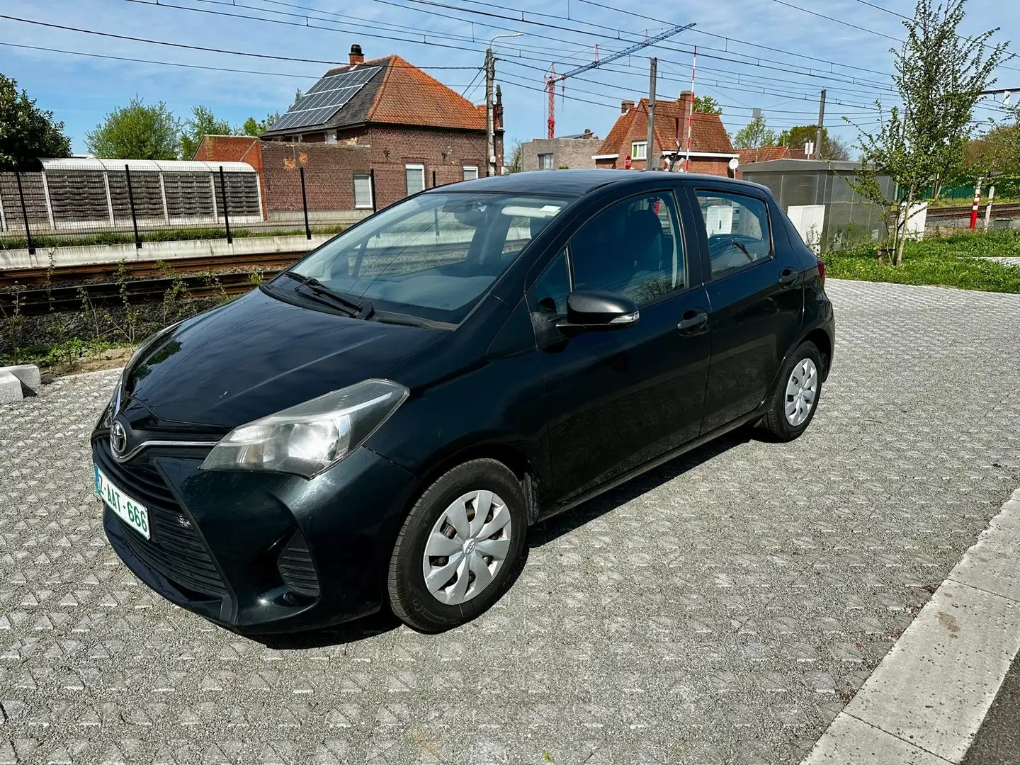 Toyota Yaris 1.0i VVT-i Active BENZINE ESSENCE - 5 DEURS Zwart - 1