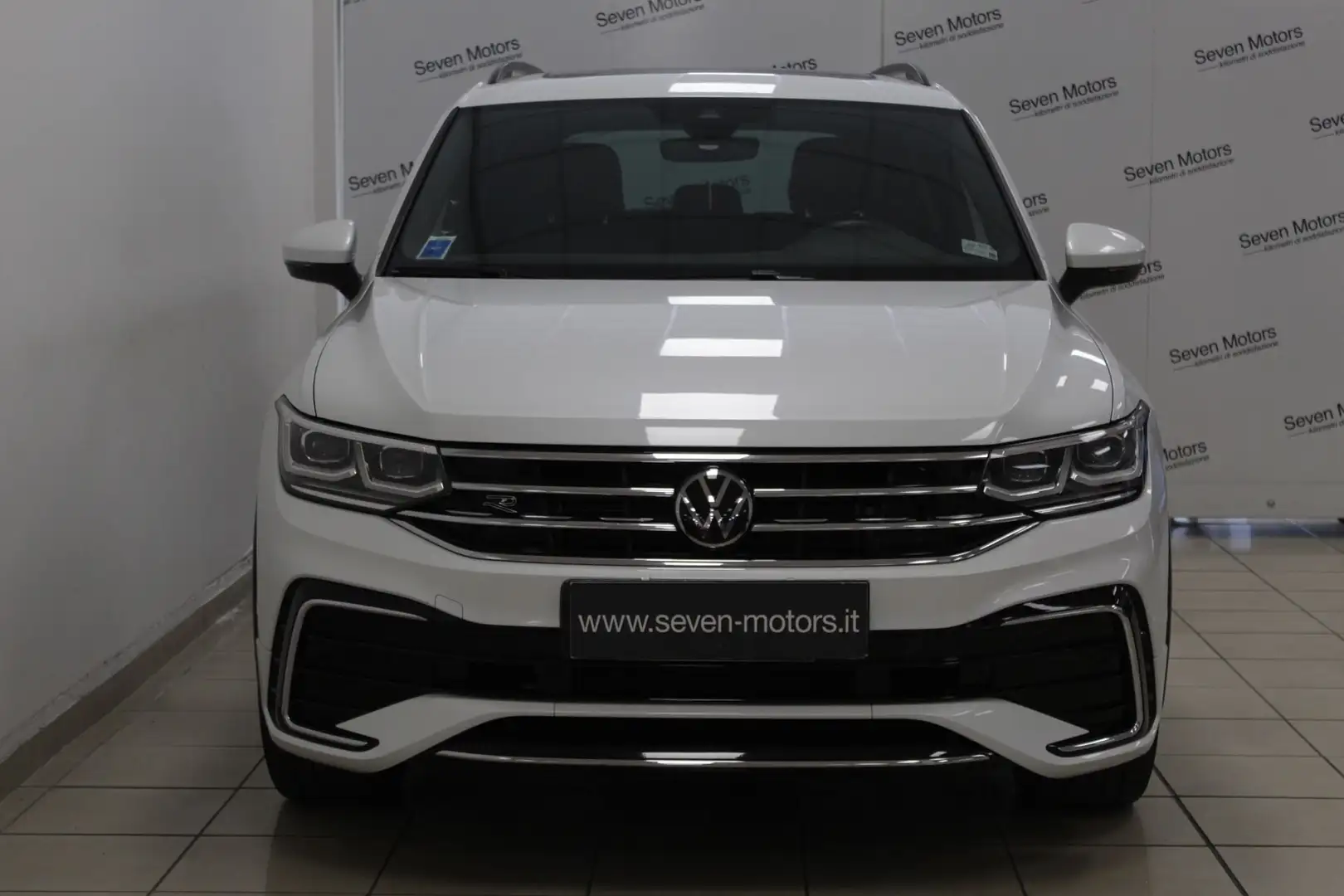 Volkswagen Tiguan 2.0 TDI 150 CV SCR DSG 4MOTION R-Line Wit - 2