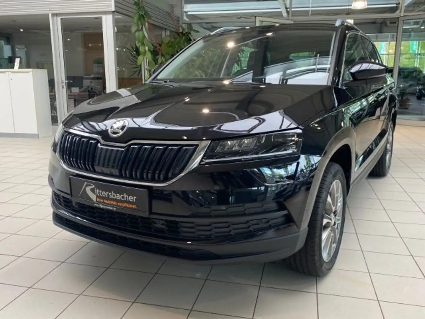 Skoda Karoq Clever 1.5 TSI Navi PDC Klima Sitzheizung Schwarz - 2