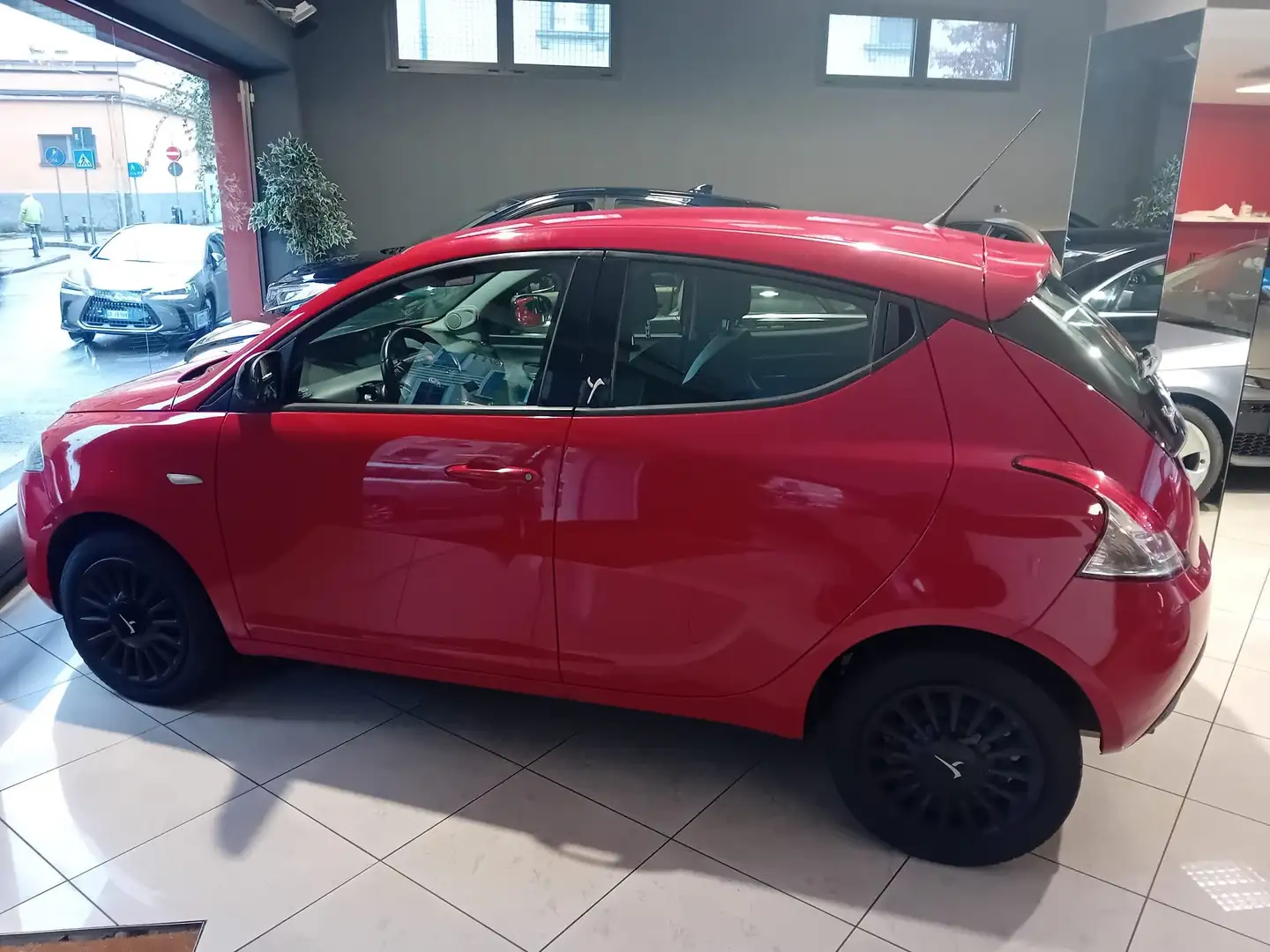 Lancia Ypsilon III 1.2 8v Elefantino s Rojo - 2
