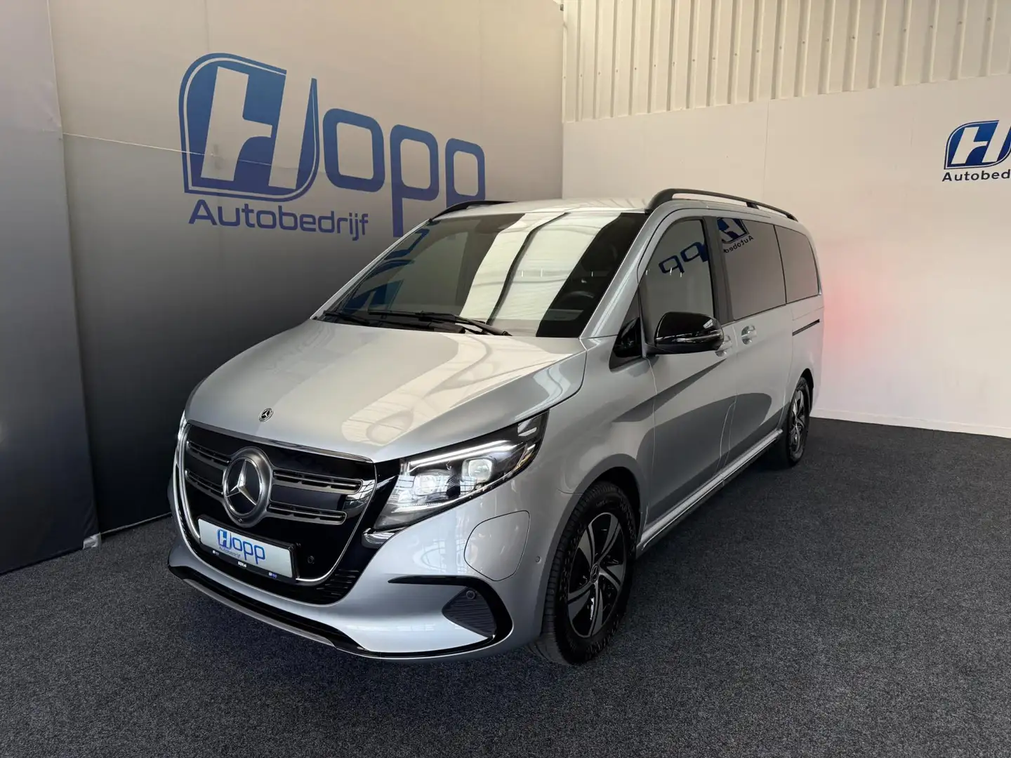 Mercedes-Benz EQV 300 L2 8-pers AMG Facelift - PANO - Exterieur pakket - Argent - 1