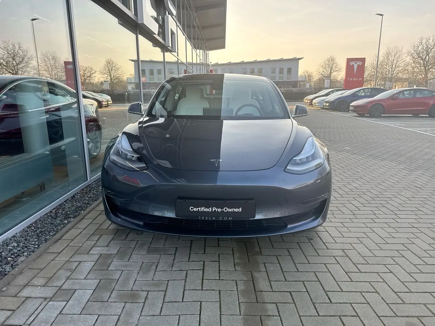 Tesla Model 3 Long Range AWD/Certified Pre owned Gris - 2