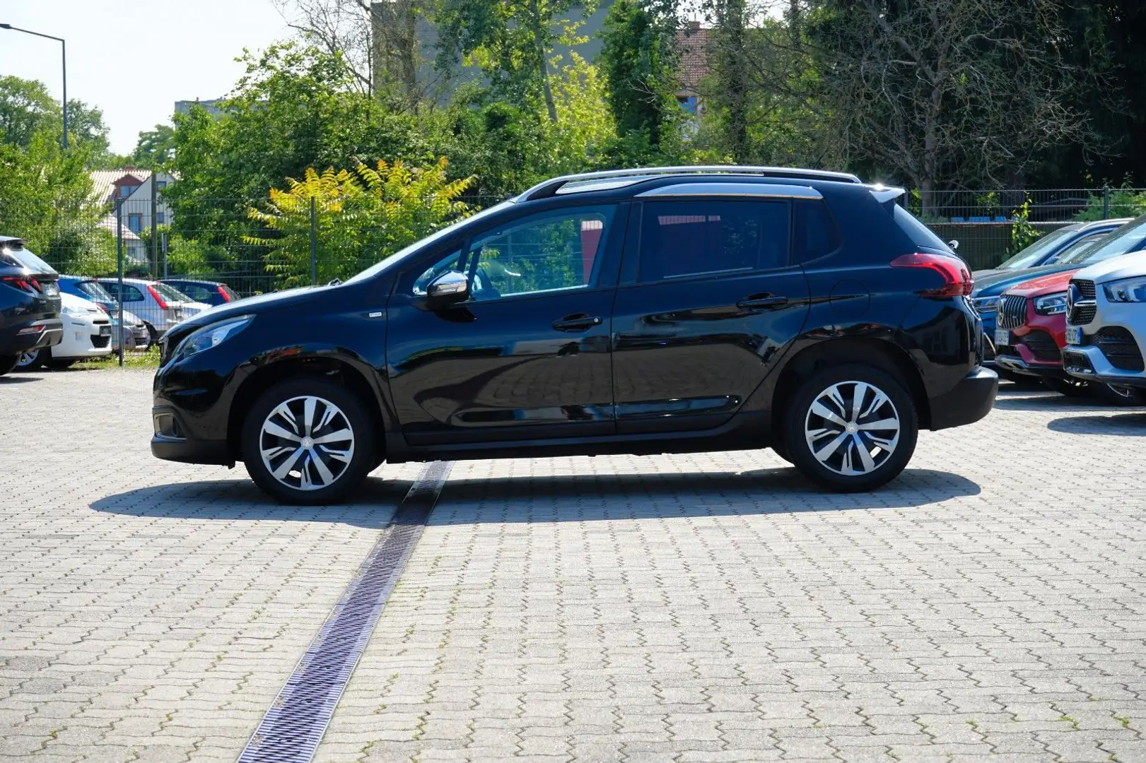 Peugeot 2008 Style PANO/ISOFIX/SHZ/PDC/NAVI/TEMP/3.H Schwarz - 2