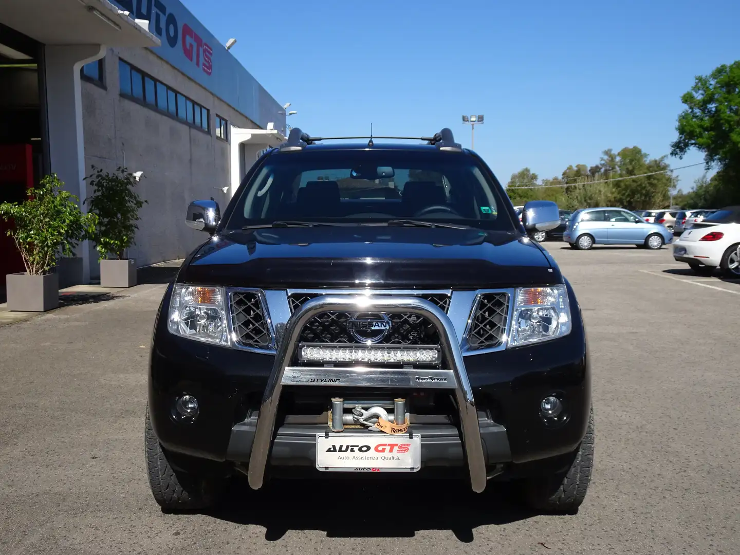 Nissan Navara 2.5 dci d.cab LE Plus Nero - 2