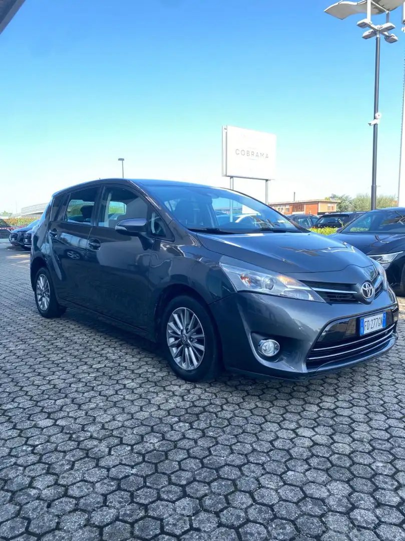 Toyota Verso 1.6 D-4D Style 7 POSTI NEO PATENTATO Gris - 2