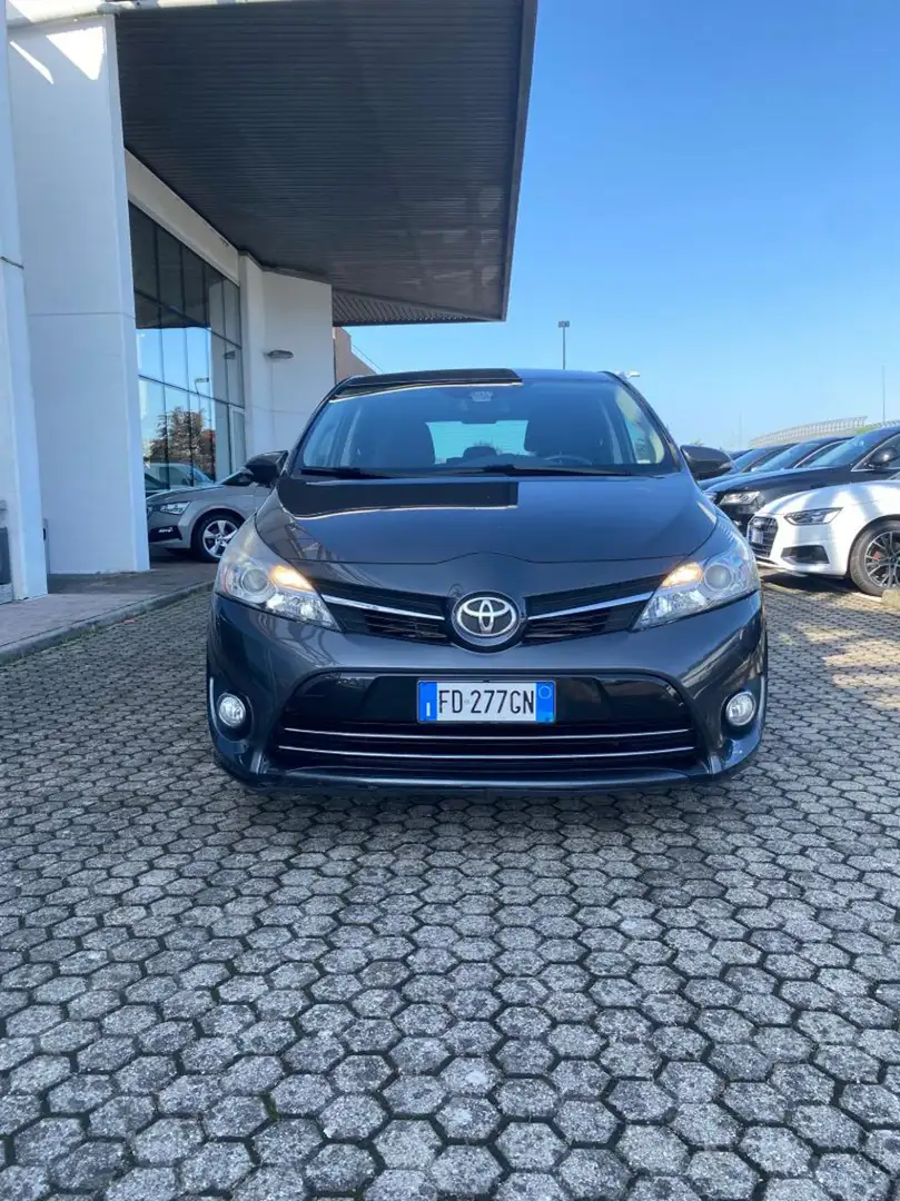 Toyota Verso 1.6 D-4D Style 7 POSTI NEO PATENTATO Gris - 1