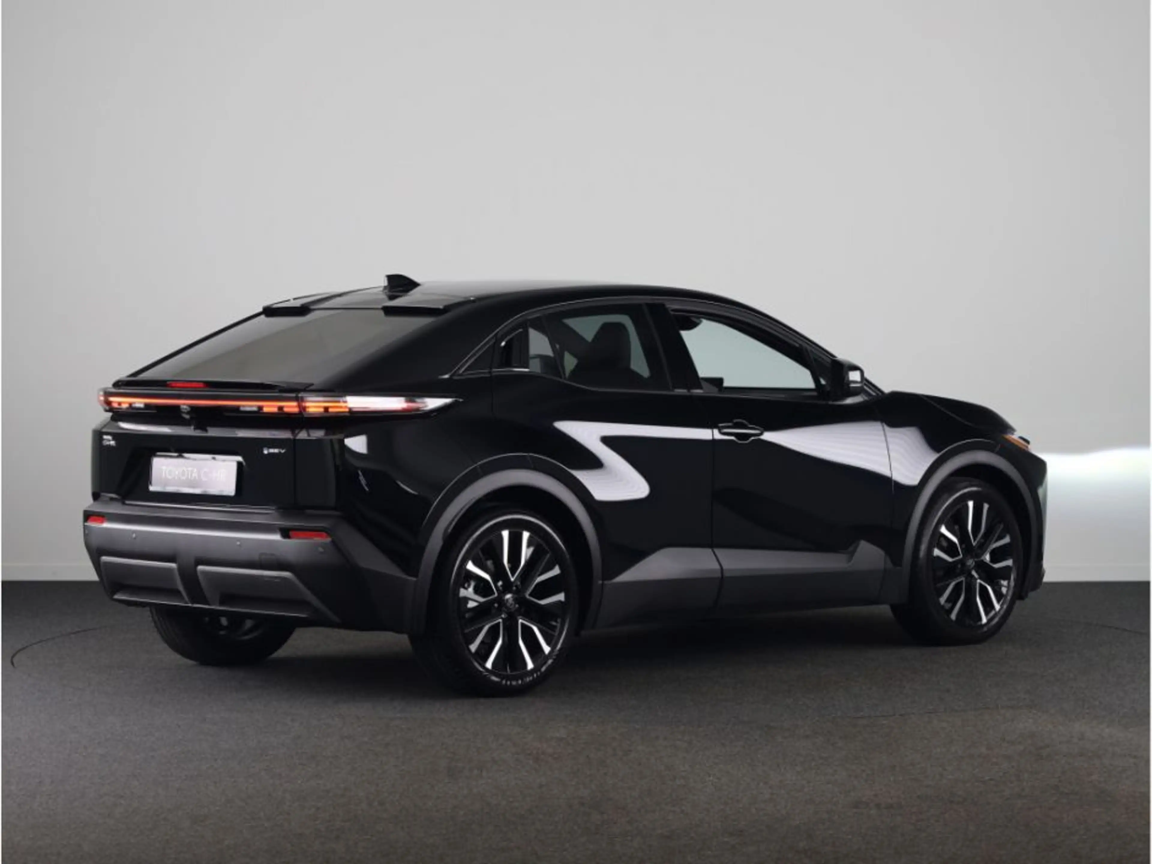 Toyota C-HR+ First Edition 77 kWh | DEMO | 20" Lichtmetalen vel — photo 2