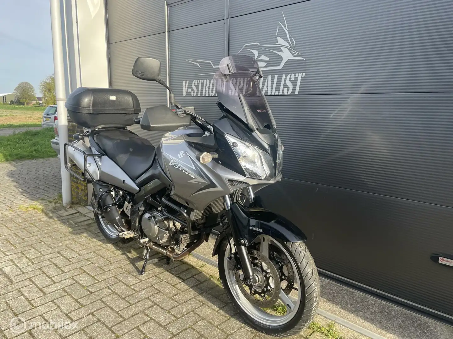 Suzuki V-Strom 650 DL T Сірий - 2