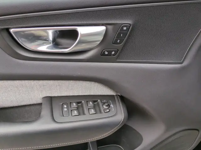 Volvo XC60 view 12