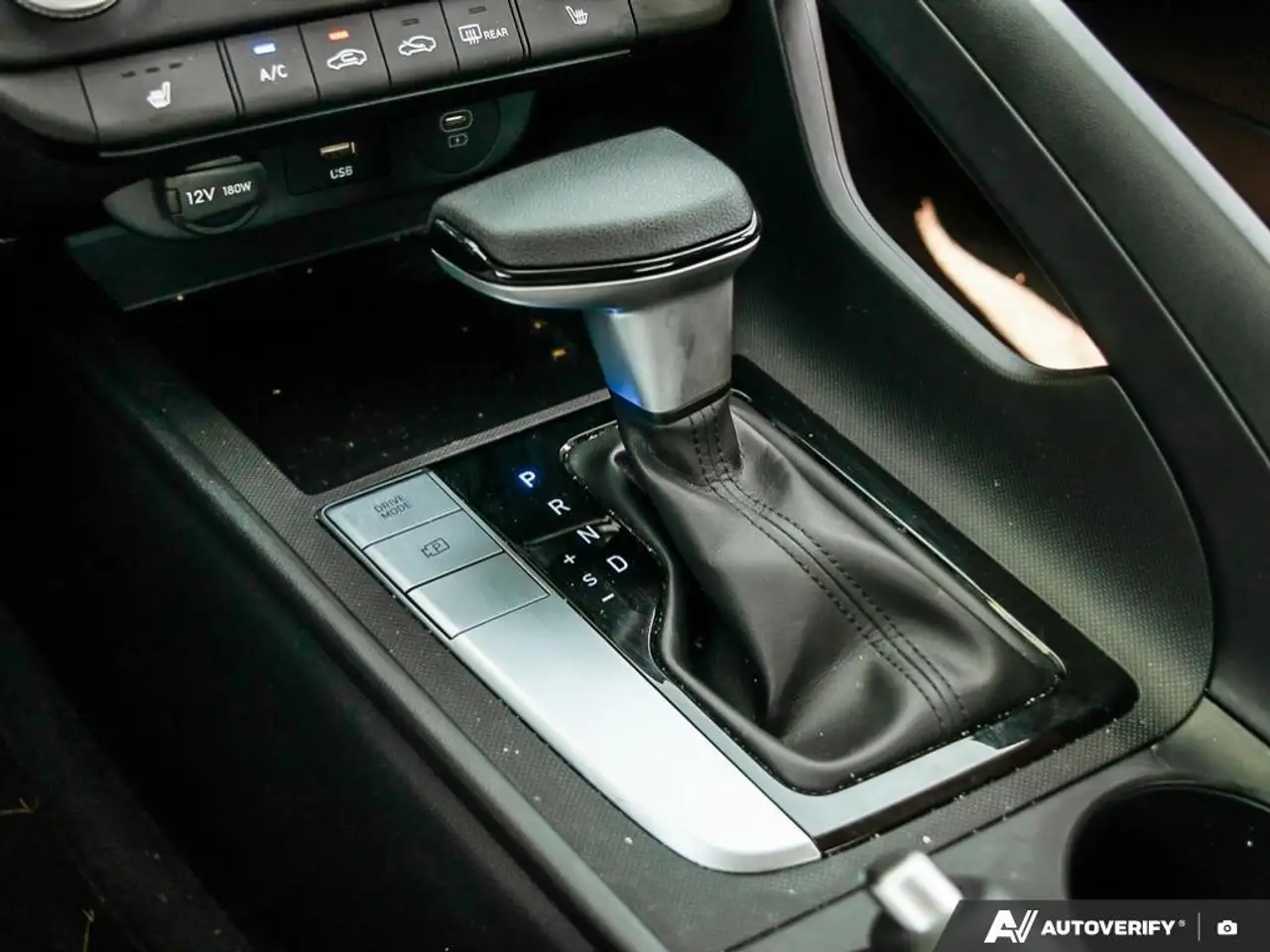 Hyundai ELANTRA снимка Hyundai ELANTRA