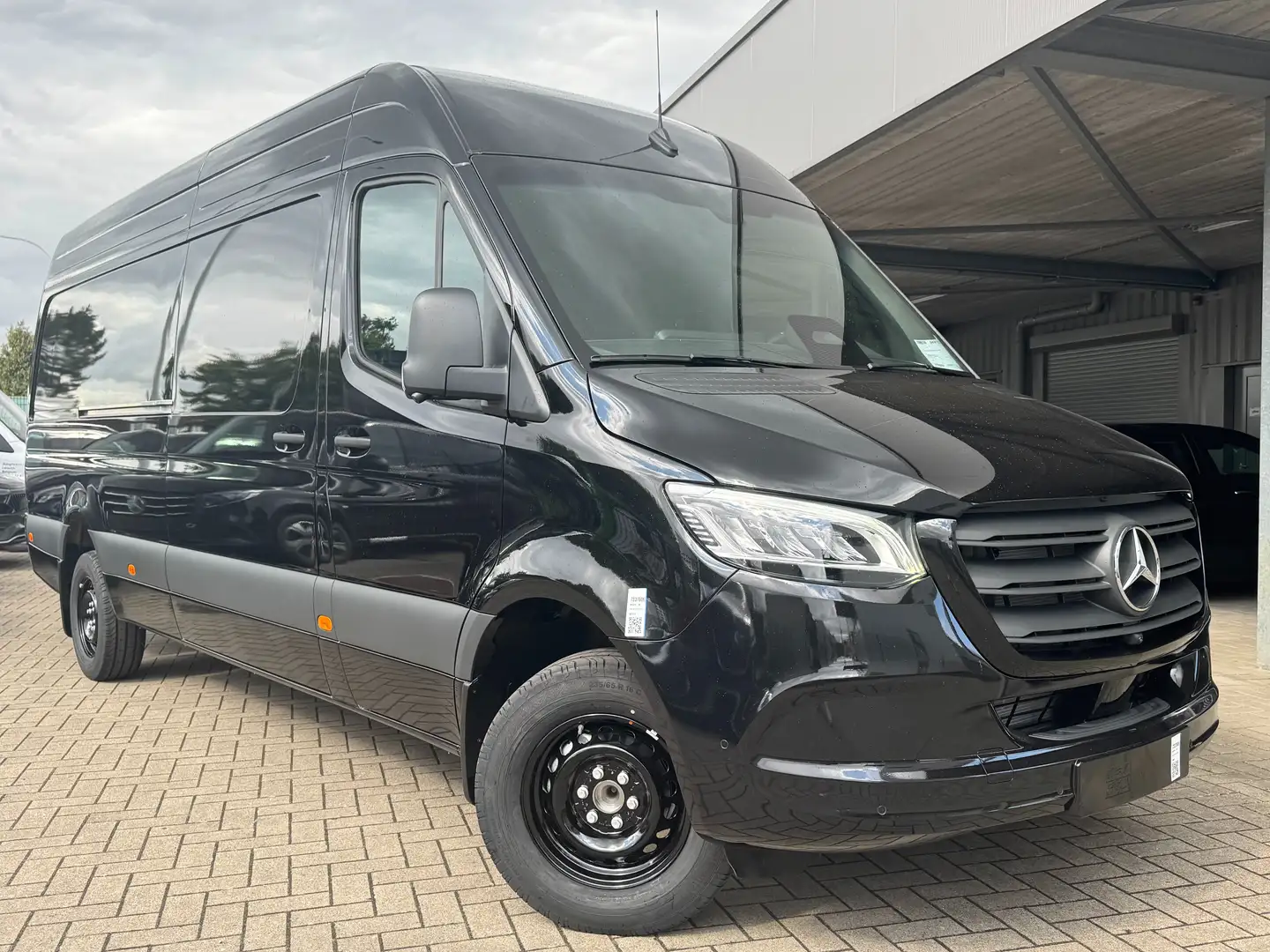 Mercedes-Benz Sprinter 319 L3H2 / 55.260+BTW /3.5T trekvermogen/360graden Noir - 1