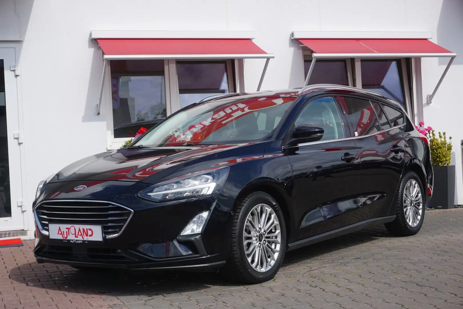 Ford Focus Turnier 2.0 EcoBlue Aut. LED Navi AHK Noir - 2