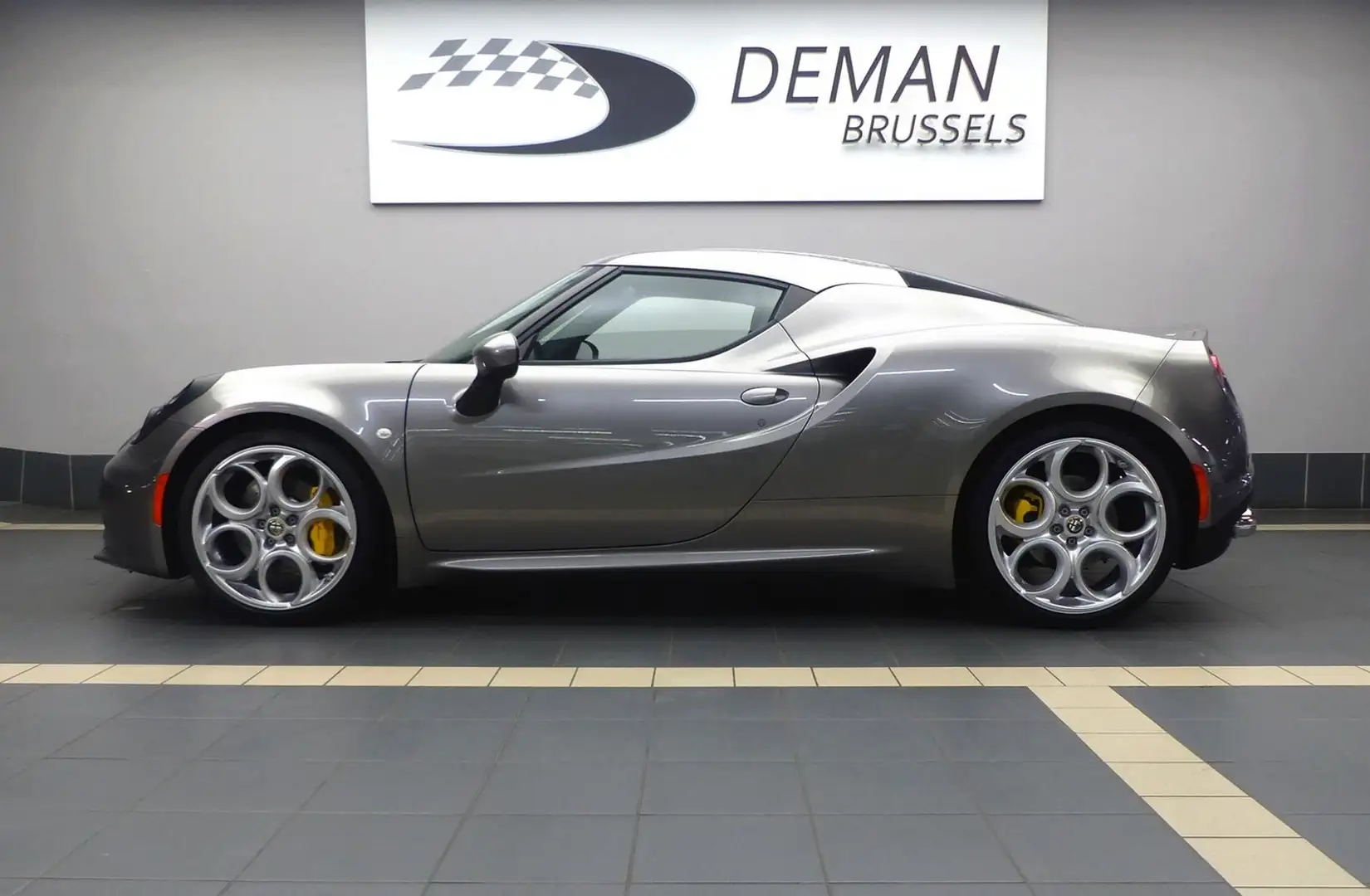 Alfa Romeo 4C Gris Basalto * Cuir noir * échappements Racing Grigio - 2