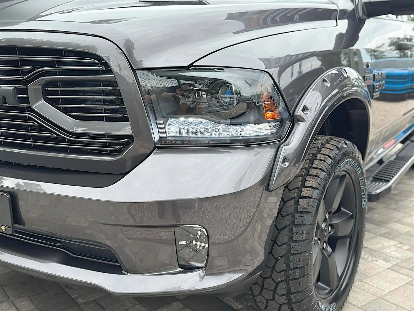 Dodge RAM 5.7 V8 HEMI SPORT Offroad NIGHT 4x4 LED Grau - 2