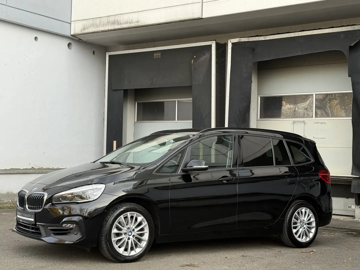 BMW 218 Sport Line 7-Sitze LED Navi AHK Schwarz - 2