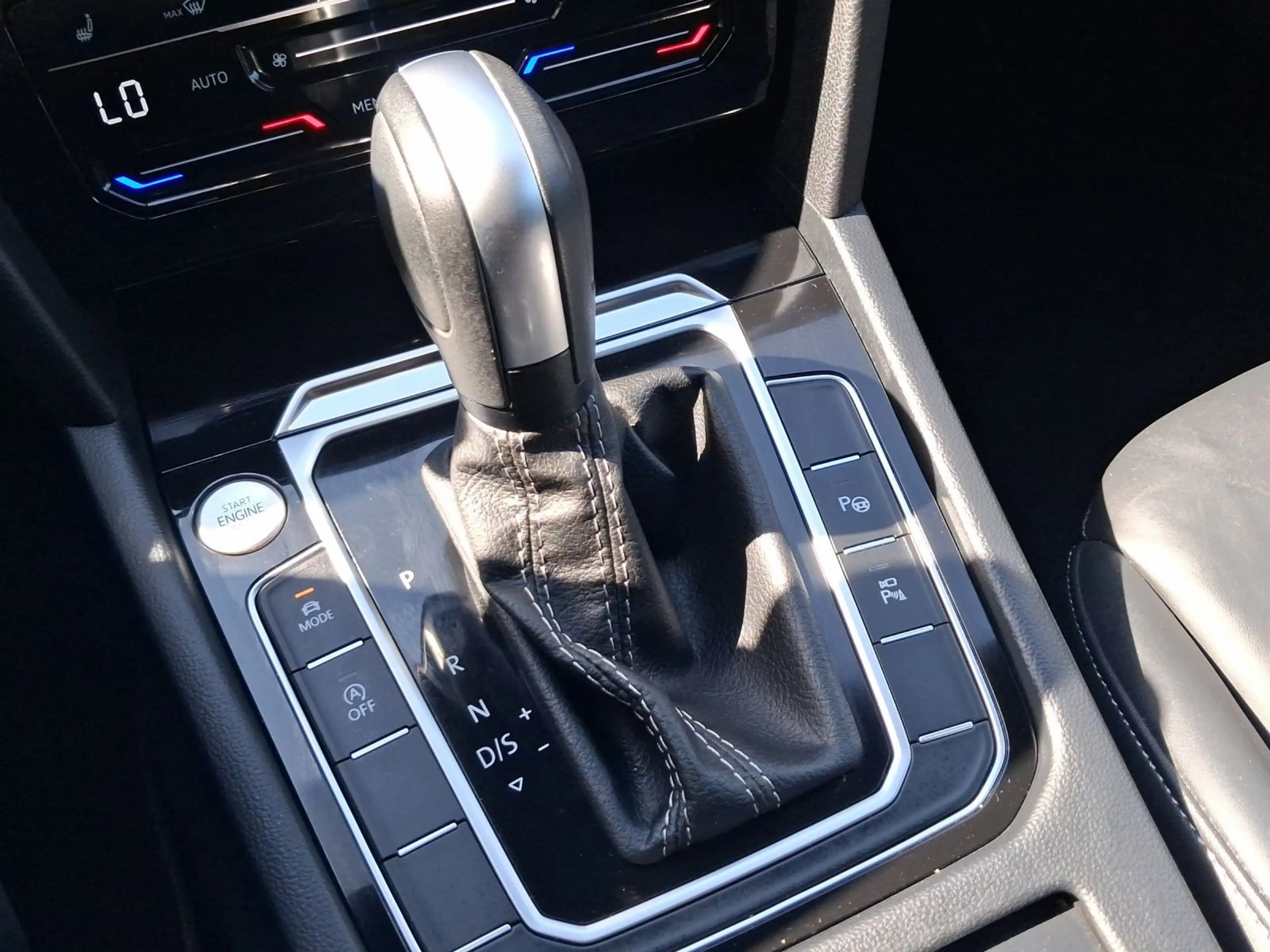 Volkswagen Arteon 2.0 TDI DSG R-LINE ST.HEIZ — photo 11