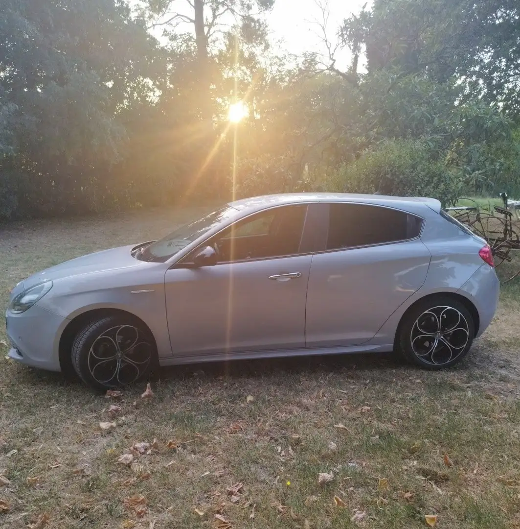 Alfa Romeo Giulietta Giulietta 1.4 t. Distinctive Gpl 120cv Blanc - 2