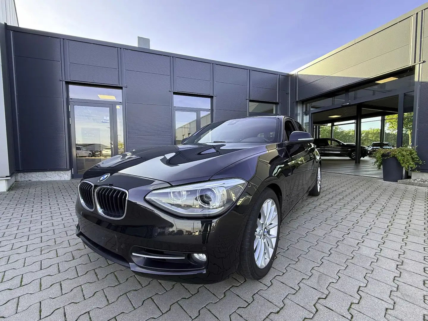 BMW 120 Baureihe 1 Lim. 5-trg. 120 d Noir - 1