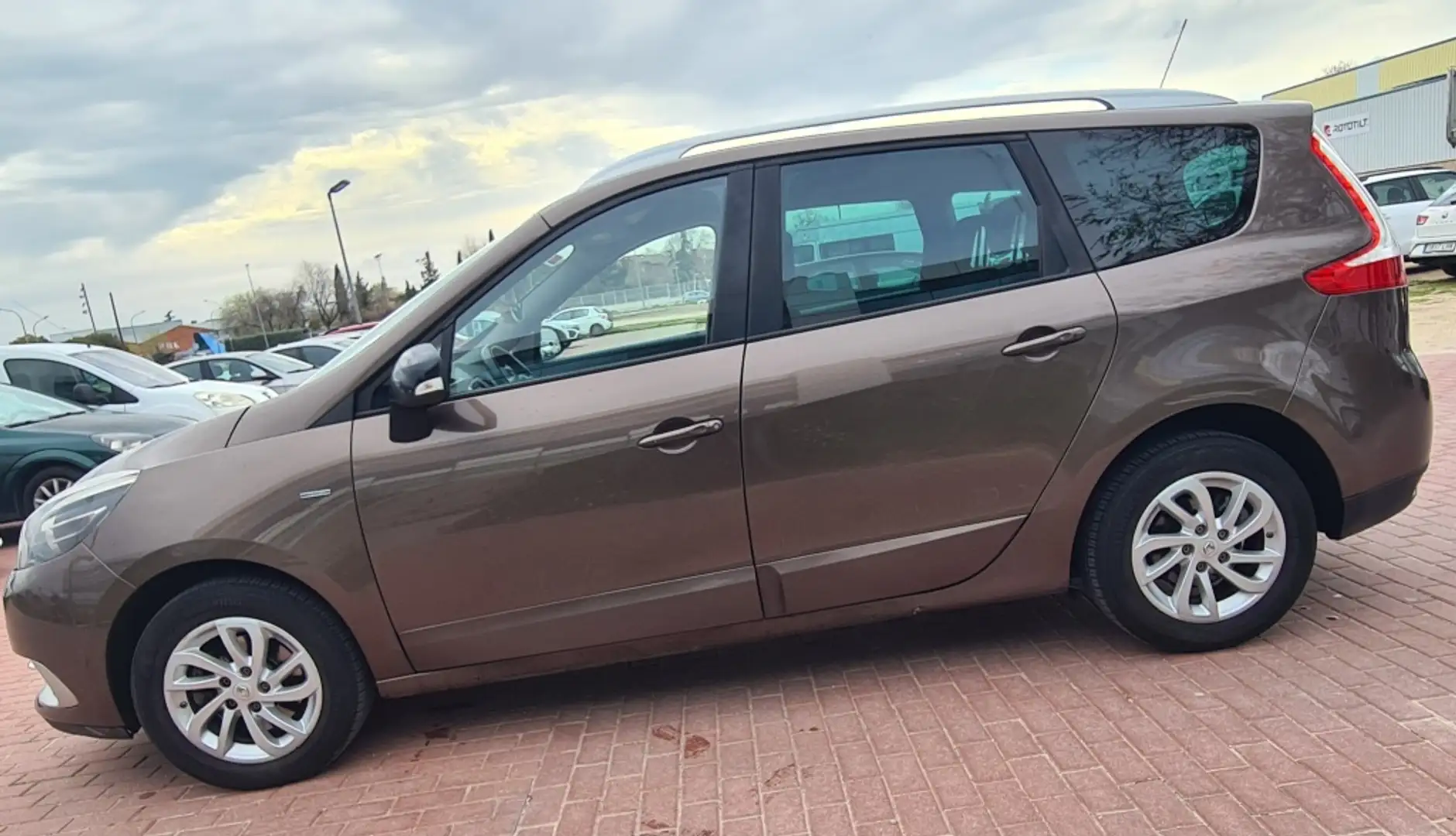 Renault Grand Scenic 1.6dCi eco2 Energy Limited 7pl. Marrón - 2
